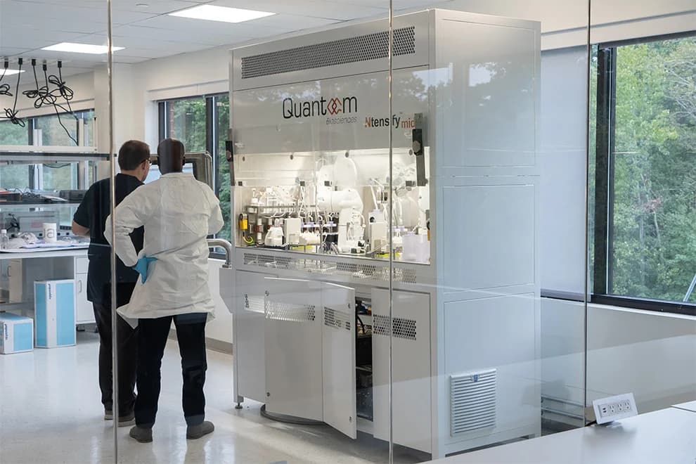 Quantoom Biosciences team and facilities