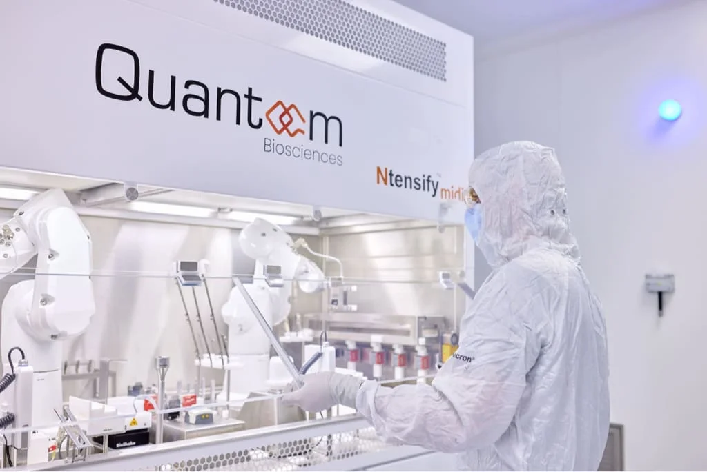 Laboratory technician operating the Ntensify midi, part of the Ntensify product line showing how we are reinventing the mRNA production